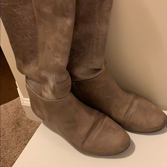 Women’s taupe tall boot. - Picture 2 of 7
